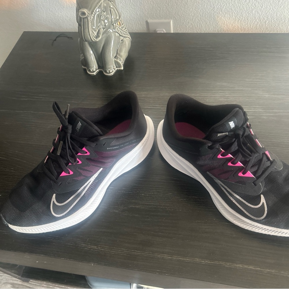 Nike Quest 3 Black Pink  CD0232-007 Women's Size 9.5 Medium Worn Few EUC